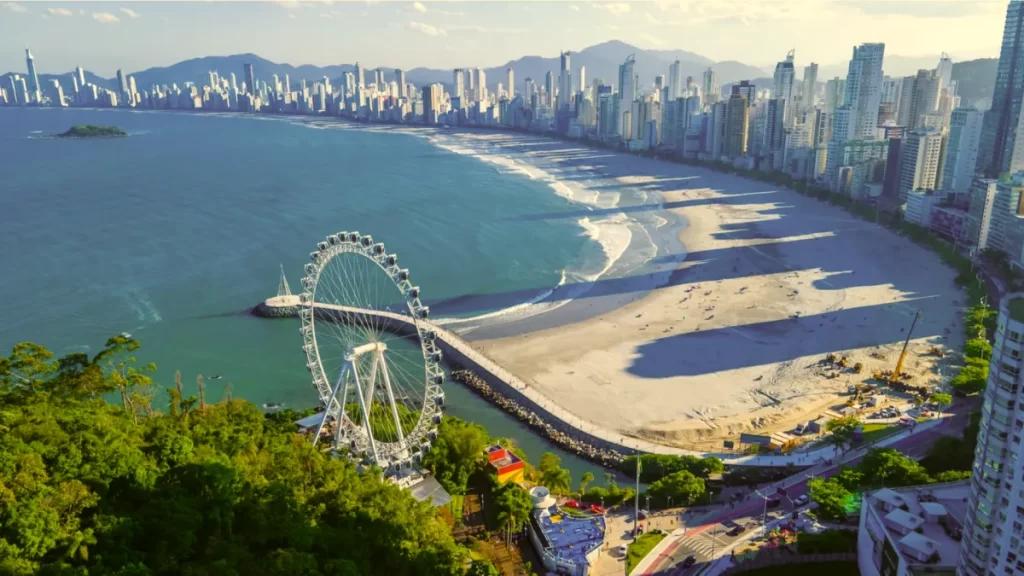 Balneário Camboriú mantém liderança como cidade com m² mais caro do Brasil